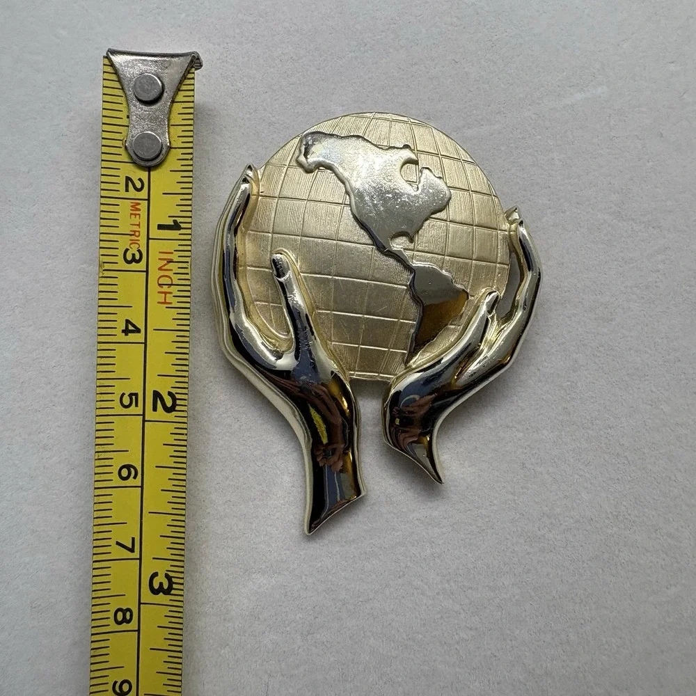 World in Hands Pin/Brooch‎ Gold Tone Whole World In Your Hands Globe 3D
